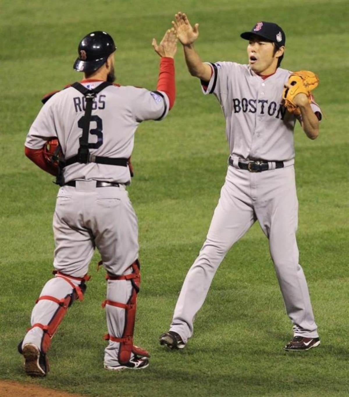En el quinto juego derrotó a San Luis 3-1 en el Bush Stadium de los Cardenales, para poner la serie 3-2 a favor y continuar la serie en su patio, donde espera sellar el título de la Serie Mundial.