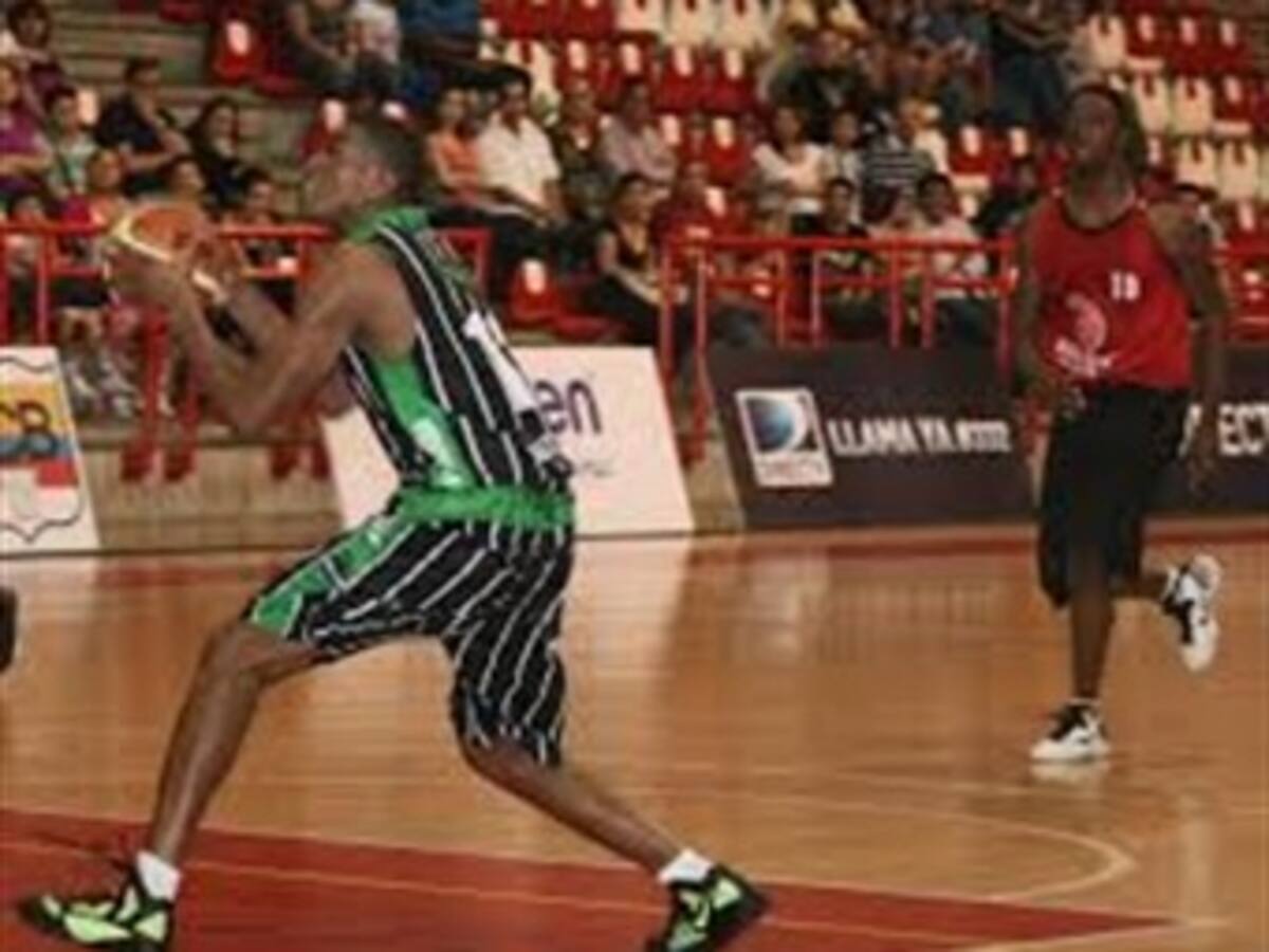 Bambuqueros perdió su primer partido como local, aunque sigue manteniendo el liderato