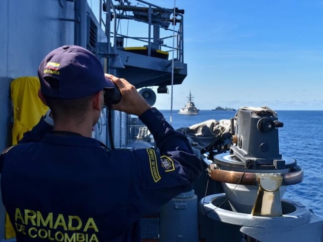 Armada continúa buscando a 5 personas desaparecidas tras naufragio en el Pacífico