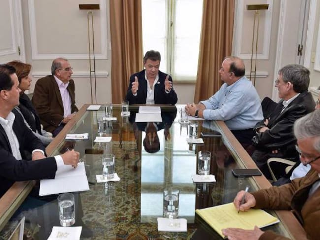 Santos ordena cónclave a sus negociadores para perfeccionar los acuerdos de paz