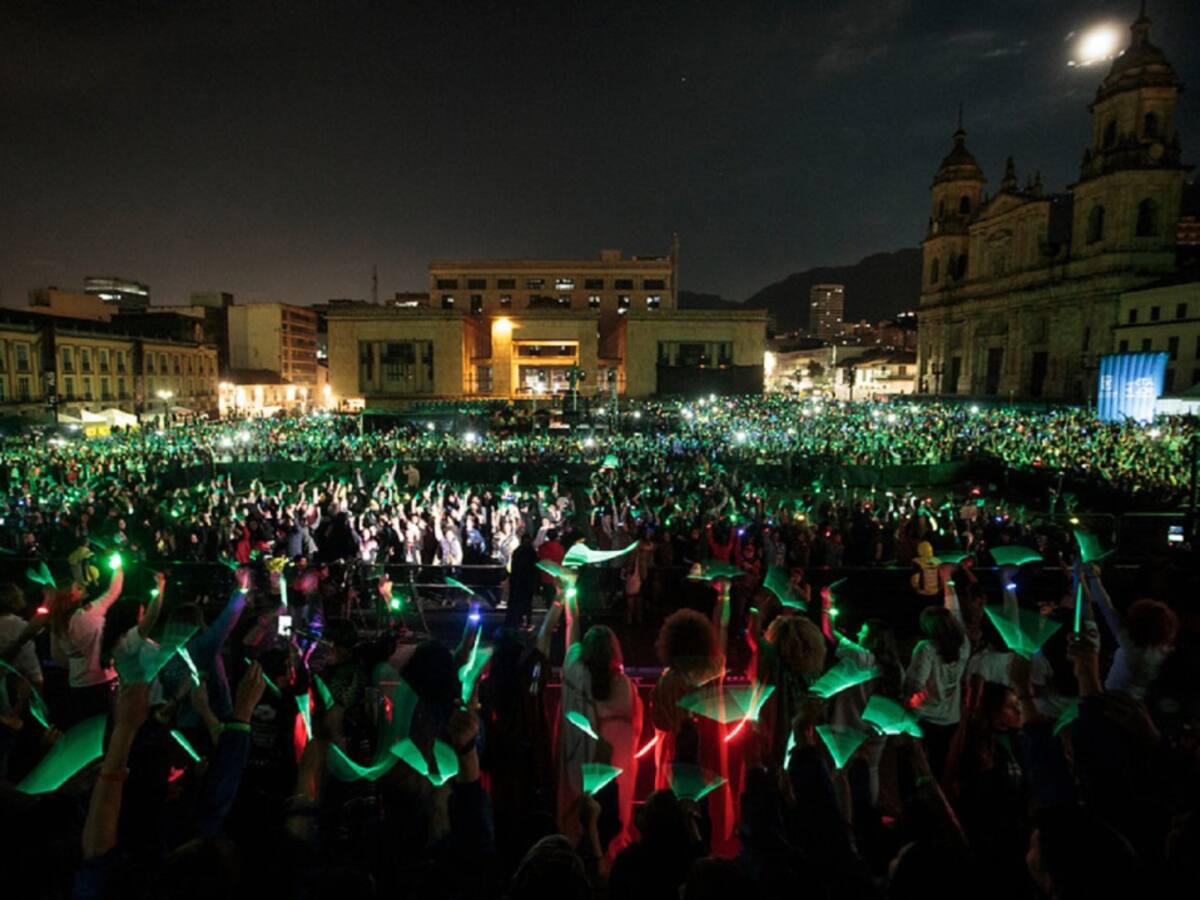 Colombia rompe Record Guinness al manifestarse contra violencia a la mujer