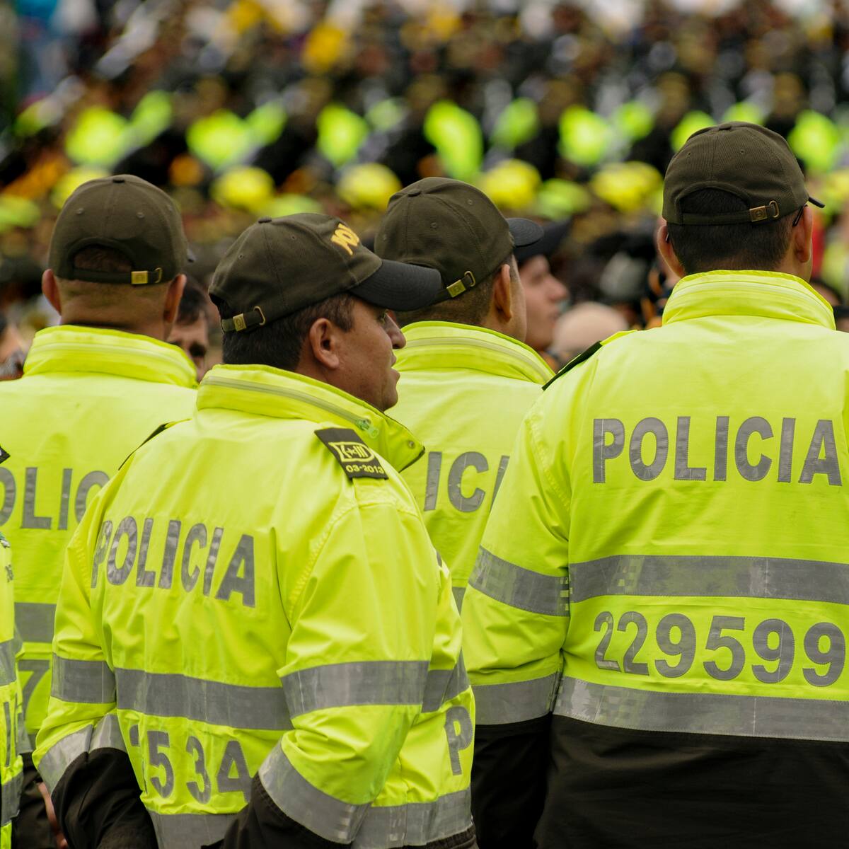 Ascensos policiales en Colombia 2025: más de 600 oficiales siguen esperando firma de Petro