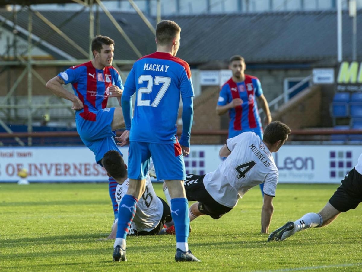 ¿Un calvo o un balón? Cámara con IA se confunde durante partido