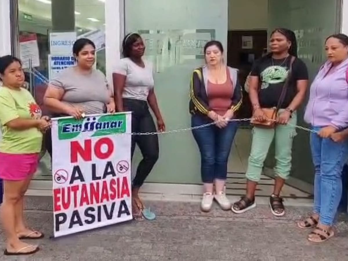 En Cali madres de pacientes con enfermedades huérfanas se encadenaron en EPS