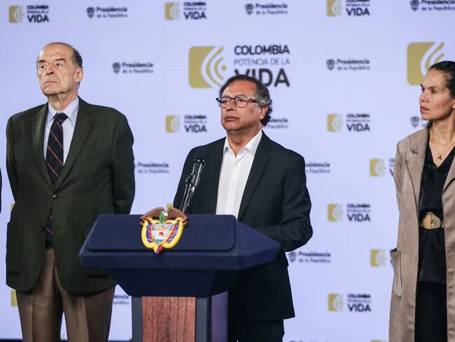 Canciller Álvaro Leyva, presidente Gustavo Petro y ministra del Deporte, Astrid Rodíguez | Foto: Colprensa