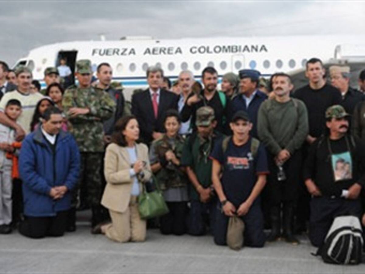 'Uribe sabía del supuesto pago a ‘César’ y ‘Gafas’ en la Operación Jaque': productor de documental