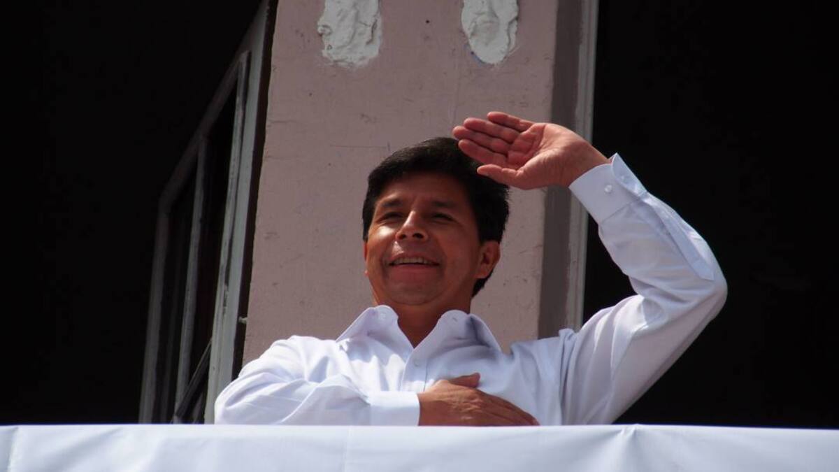 Perú investiga posible plagio en tesis del presidente Castillo
