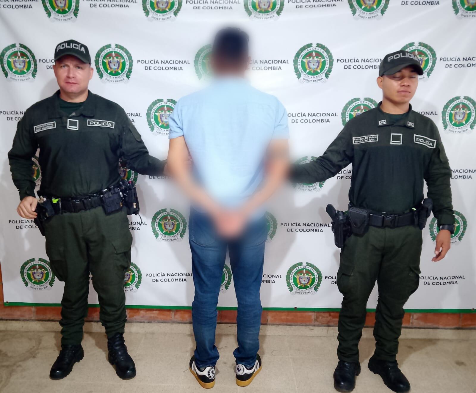 Profesor capturado en Dabeoba, Antioquia- foto Policía Urabá