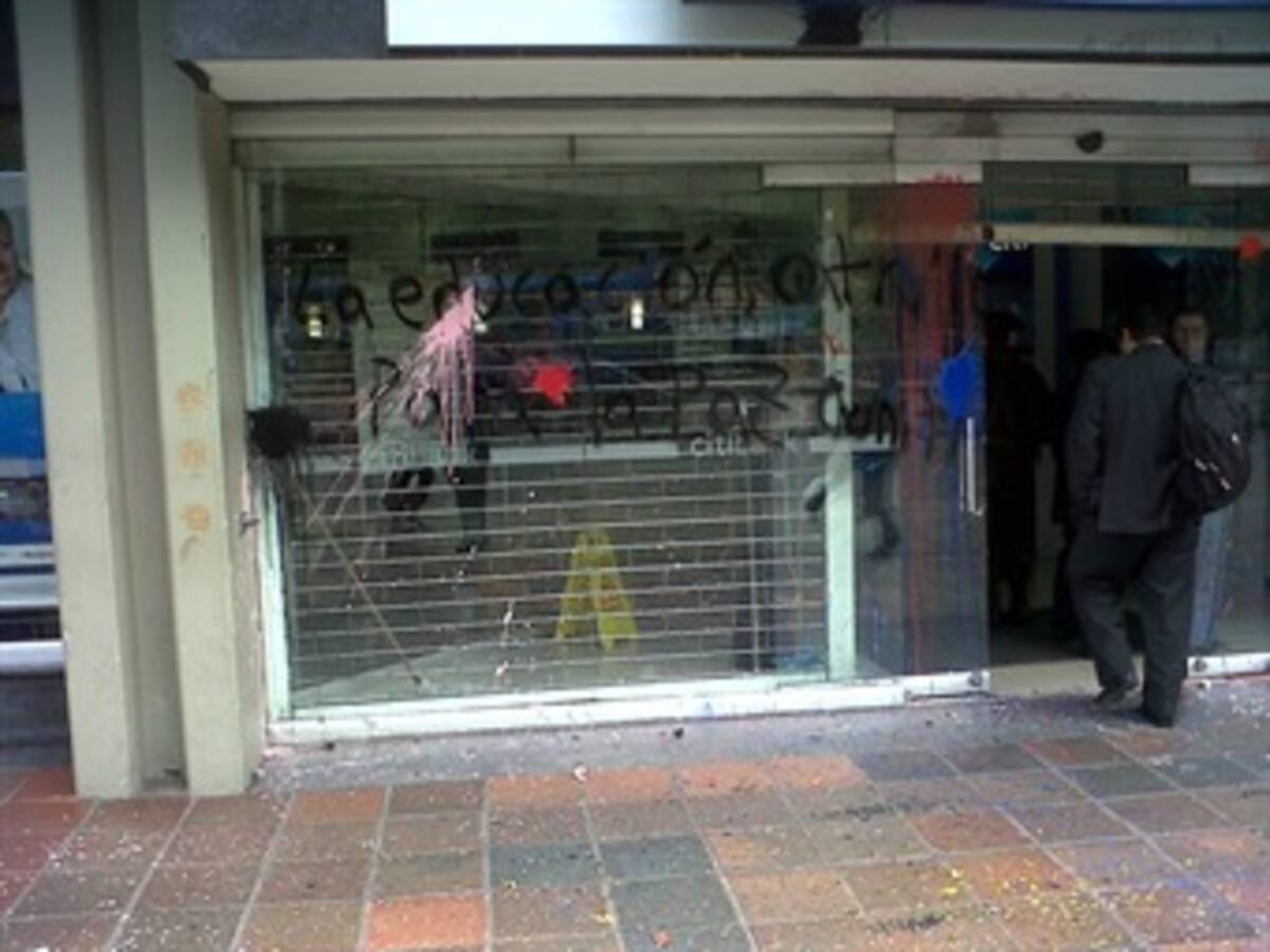 Un policía herido, daños en varios comercios y problemas de movilidad dejaron las marchas estudiantiles