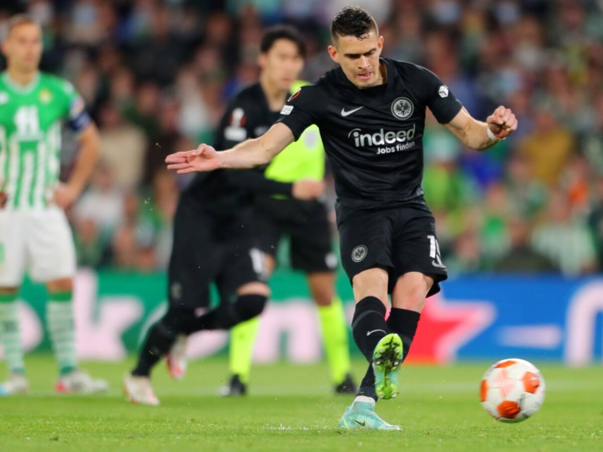 Borré falló un penal, pero el Frankfurt ganó como visitante