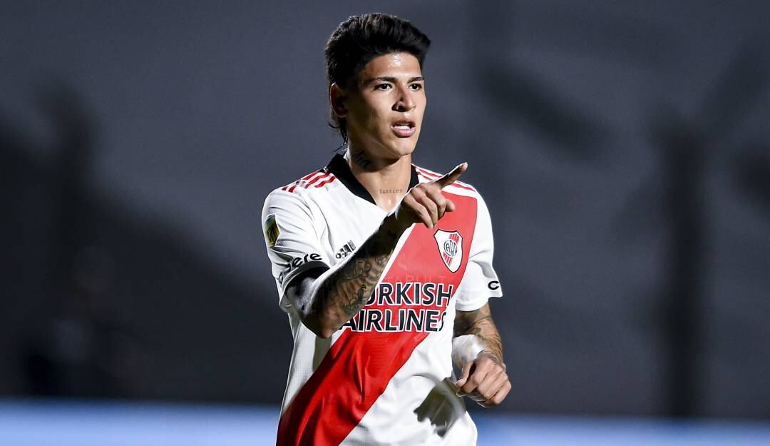 Jorge Carrascal en la celebración del gol con River Plate
