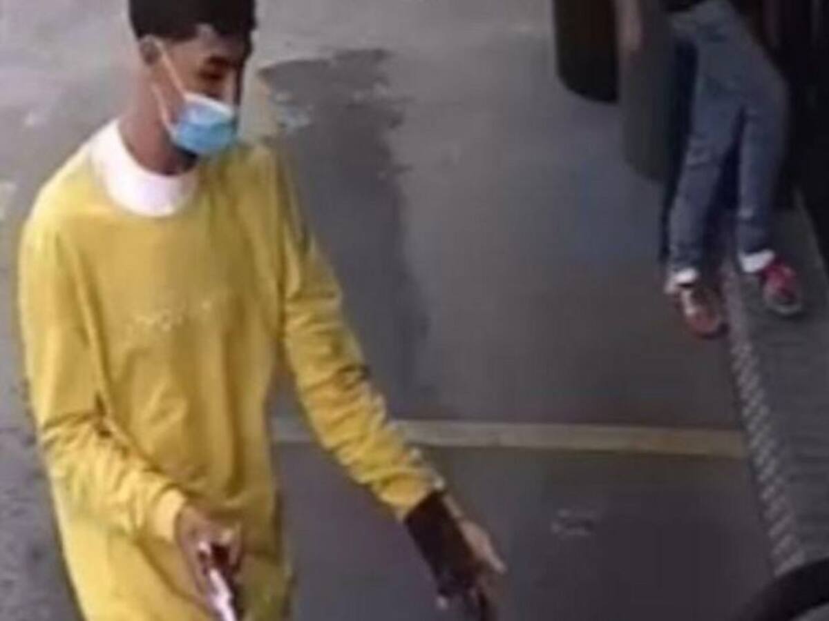 Hombre robó celular en local de comidas rápidas y extorsionó a los clientes