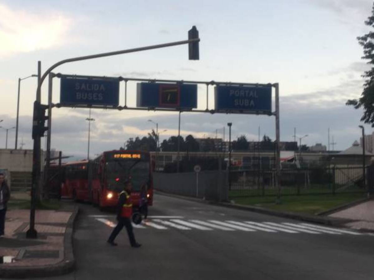 Sólo daños materiales dejó explosión en un bus de Transmilenio en Suba