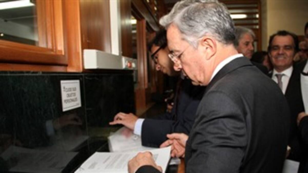En fotos: Uribe abandonó debate para presentar denuncia contra Iván Cepeda