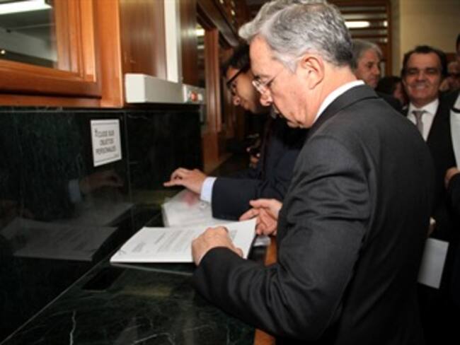 En fotos: Uribe abandonó debate para presentar denuncia contra Iván Cepeda