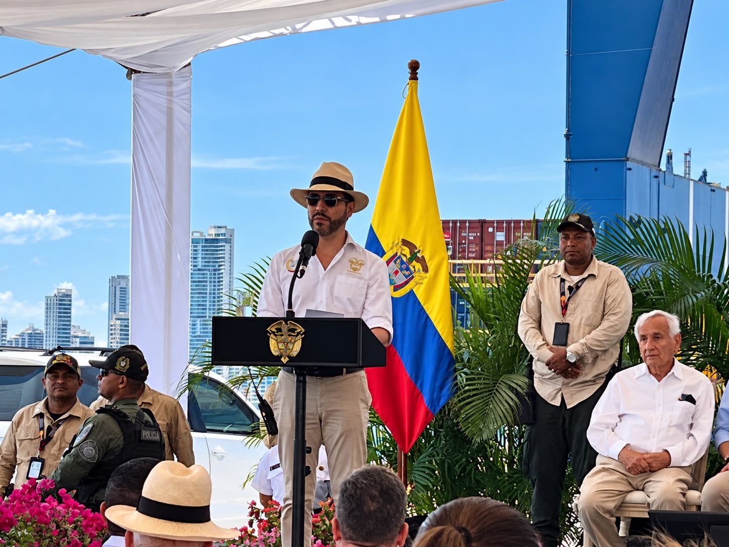 Presidente Abelardo de la Espriella oficializó decreto para modernización de puertos. Foto: Cortesía ESAP.