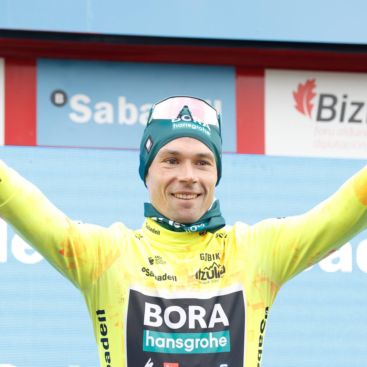 Roglic sigue líder en una etapa accidentada de Itzulia; Chaves, el mejor colombiano