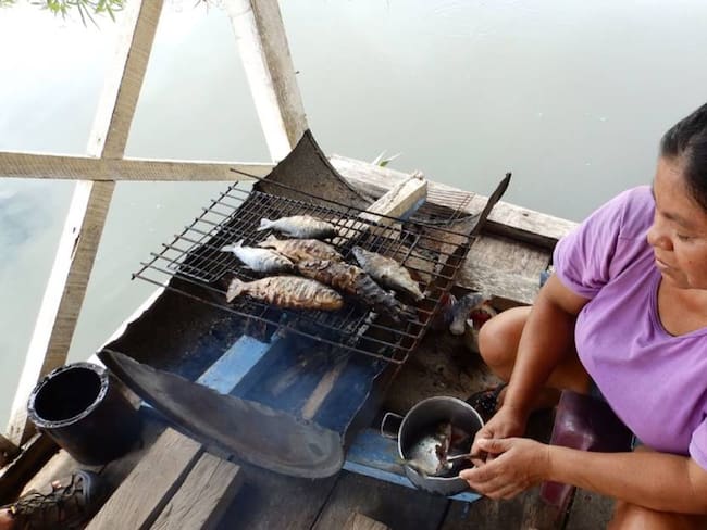 Familias colombianas desarrollan pesca y caza para subsistencia. Foto: Cortesía Instituto Humboldt. 