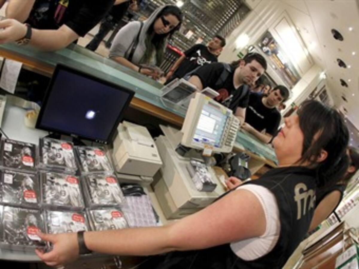 Lady Gaga vende más de un millón de copias de 'Born this way' en una semana