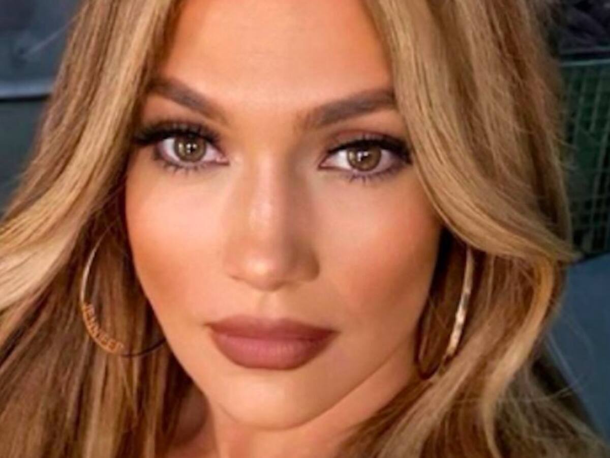 Jennifer López presumió su sensual figura con ajustada ropa