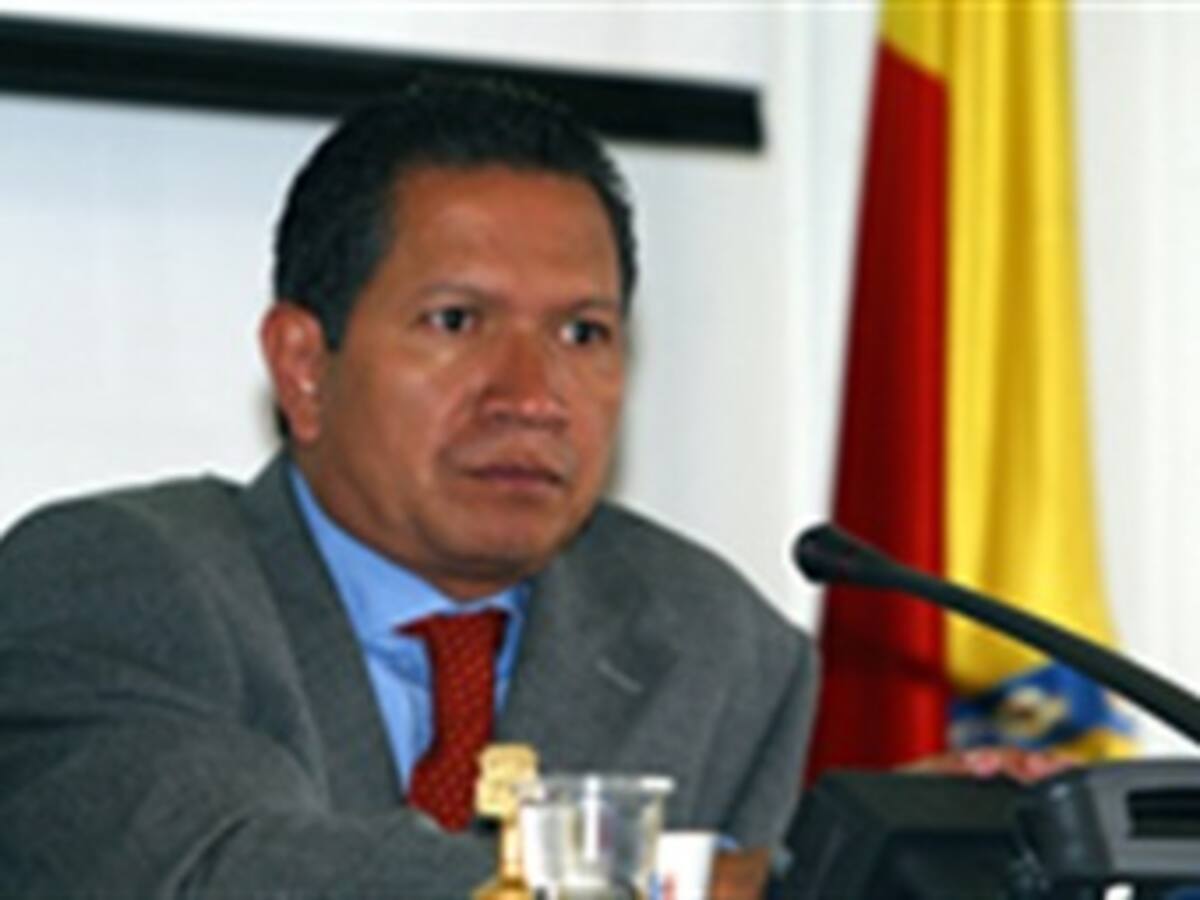 Secretaría de Educación estaría cambiando cupos por votos, denuncia concejal