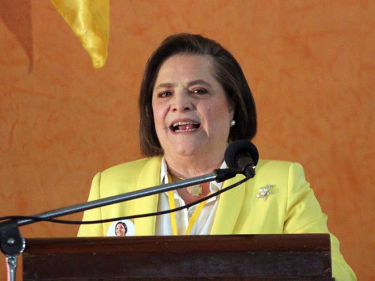 Beatriz Arbeláez salió porque quería la privatización de ETB: Clara López