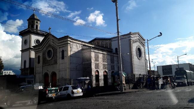Iglesia del Sagrado Corazón de Jesús en Armenia, conocida como la iglesia de piedra
