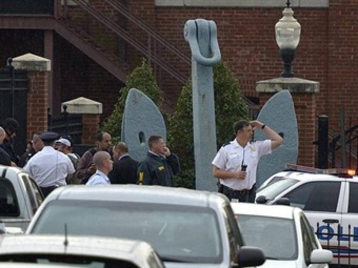 Asciende a 13 el número de muertos en tiroteo en instalación militar de Washington