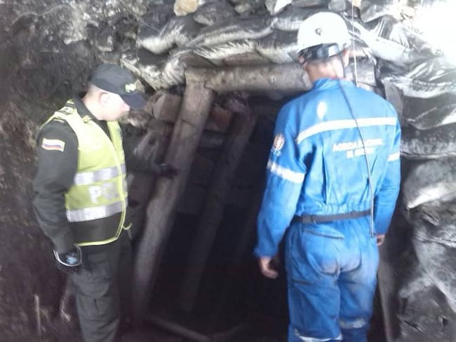 Cuatro mineros permanecen atrapados en una mina de San Roque, Antioquia