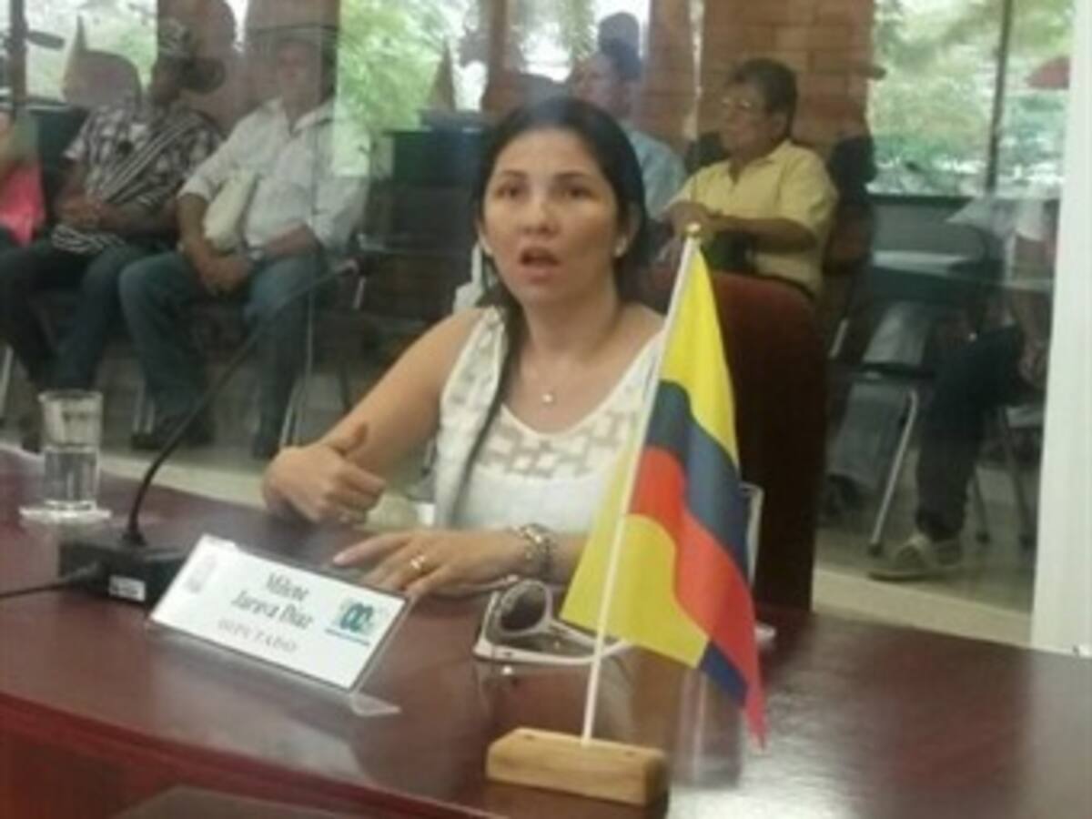 Renunció a la asamblea de Sucre la esposa del ex congresista Yair Acuña