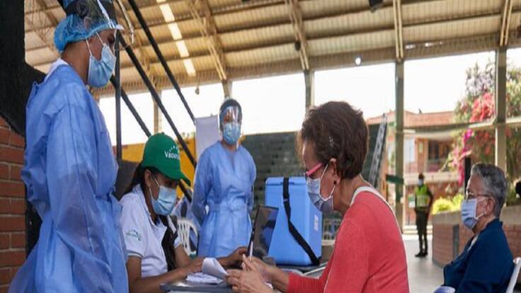 Con acción popular, ciudadano busca que la Pfizer se aplique a los 21 días