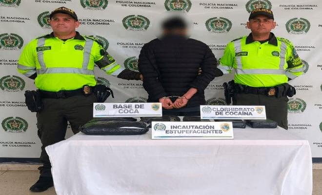 Capturado con droga en fajas. Foto: Policía del Departamento de Cundinamarca.