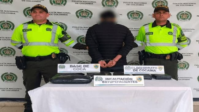 Capturado con droga en fajas. Foto: Policía del Departamento de Cundinamarca.
