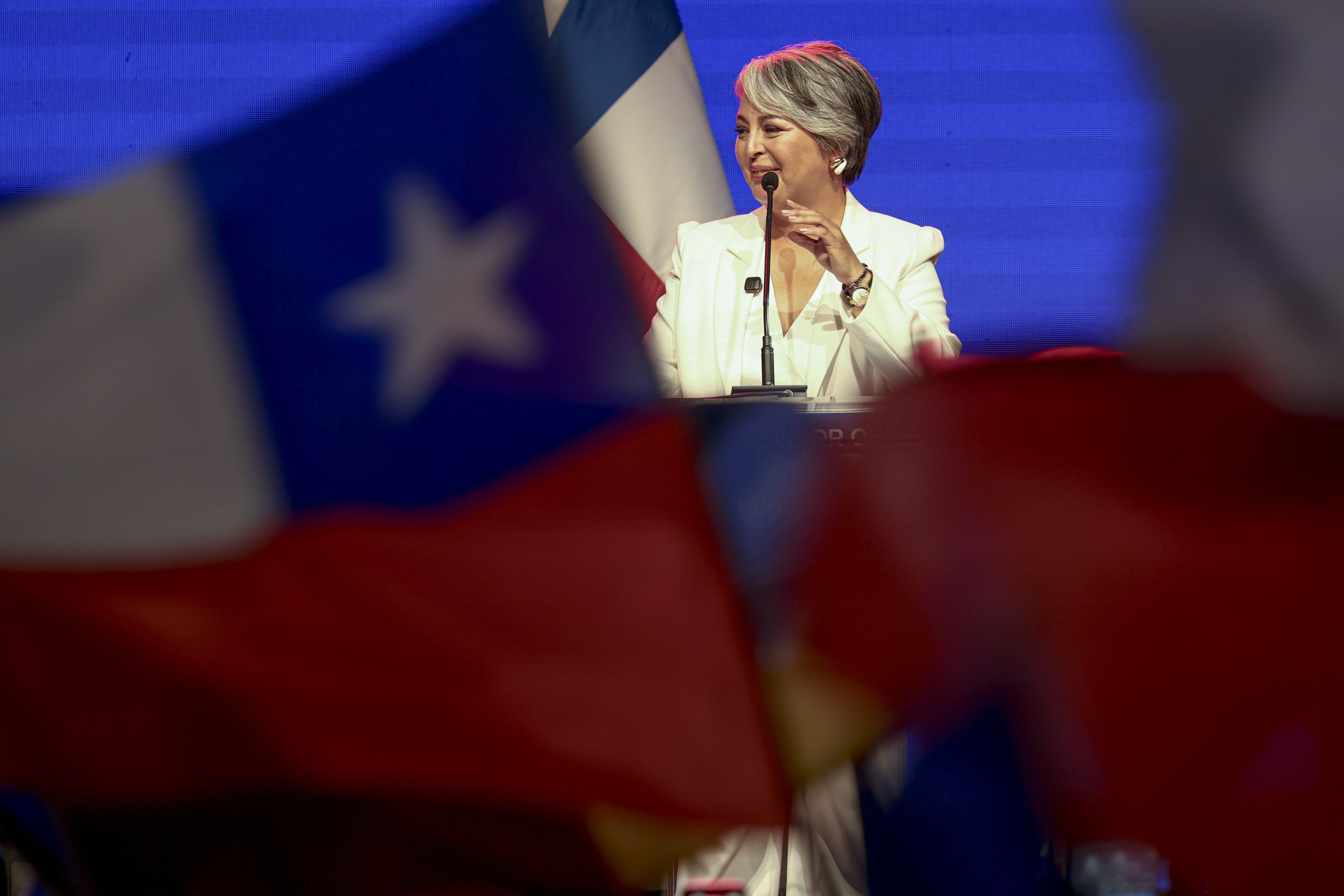 Jeannette Jara quedó en primer lugar en la primera vuelta presidencial y se presenta como la carta de la izquierda y el progresismo para mantener el camino de gobierno iniciado por Gabriel Boric.
(Foto:   Lucas Aguayo Araos/Anadolu via Getty Images)