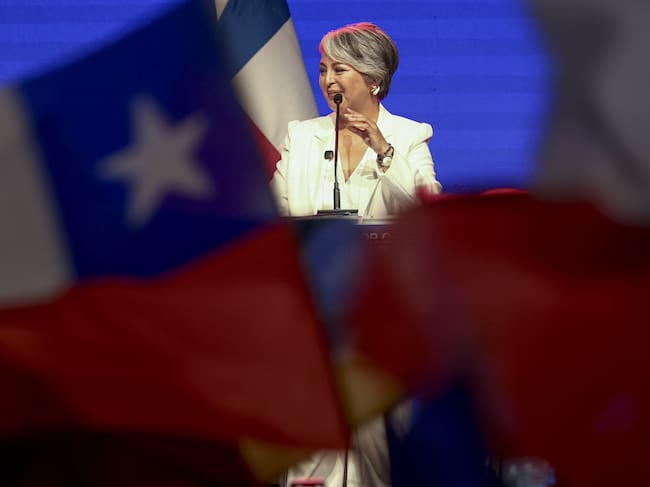 Jeannette Jara quedó en primer lugar en la primera vuelta presidencial y se presenta como la carta de la izquierda y el progresismo para mantener el camino de gobierno iniciado por Gabriel Boric.
(Foto: Lucas Aguayo Araos/Anadolu via Getty Images)