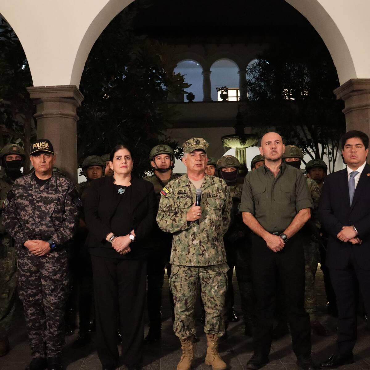 Las Fuerzas Armadas de Ecuador aseguran que no retrocederán ni negociarán con terroristas