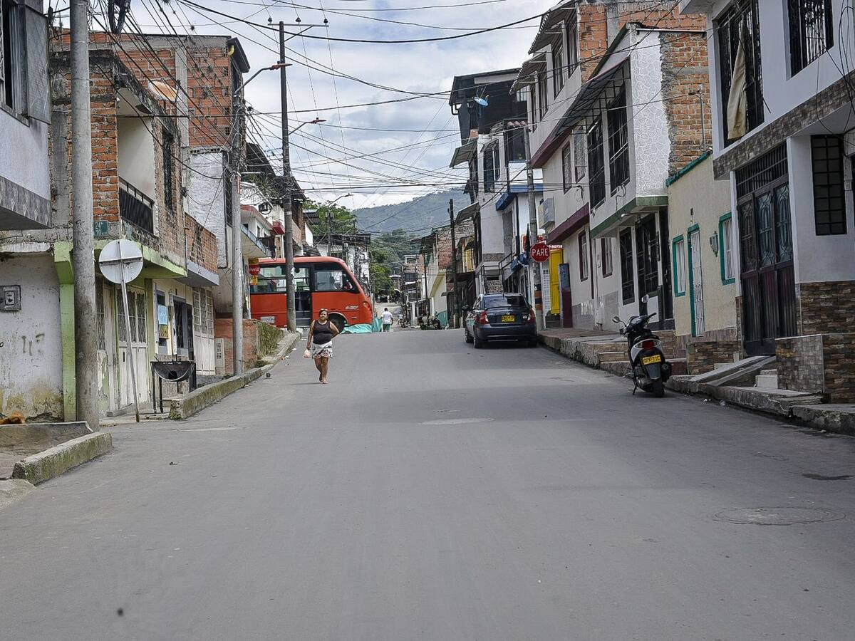 Entregan obras de mejoramiento vial en el sur de Ibagué