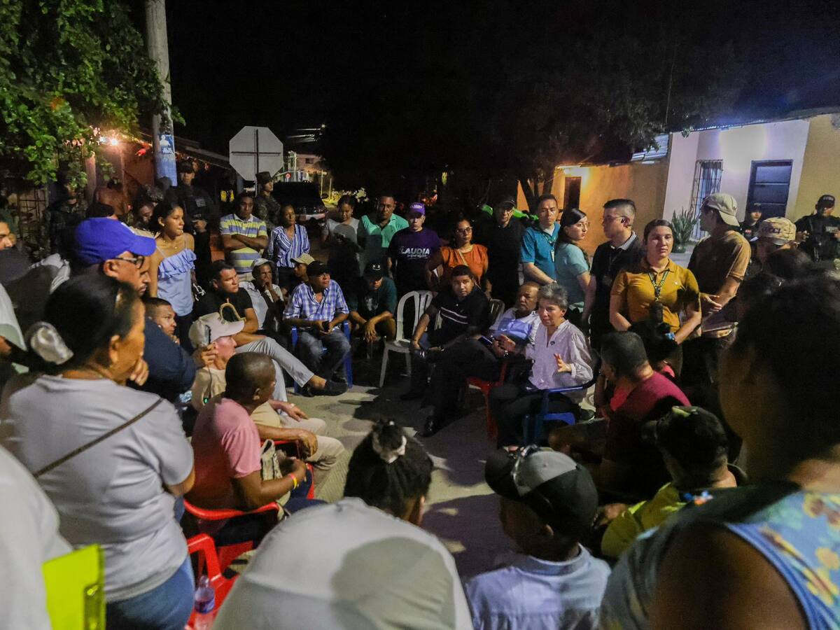 Claudia López recorre el Caribe colombiano con su ‘ruta de la energía’