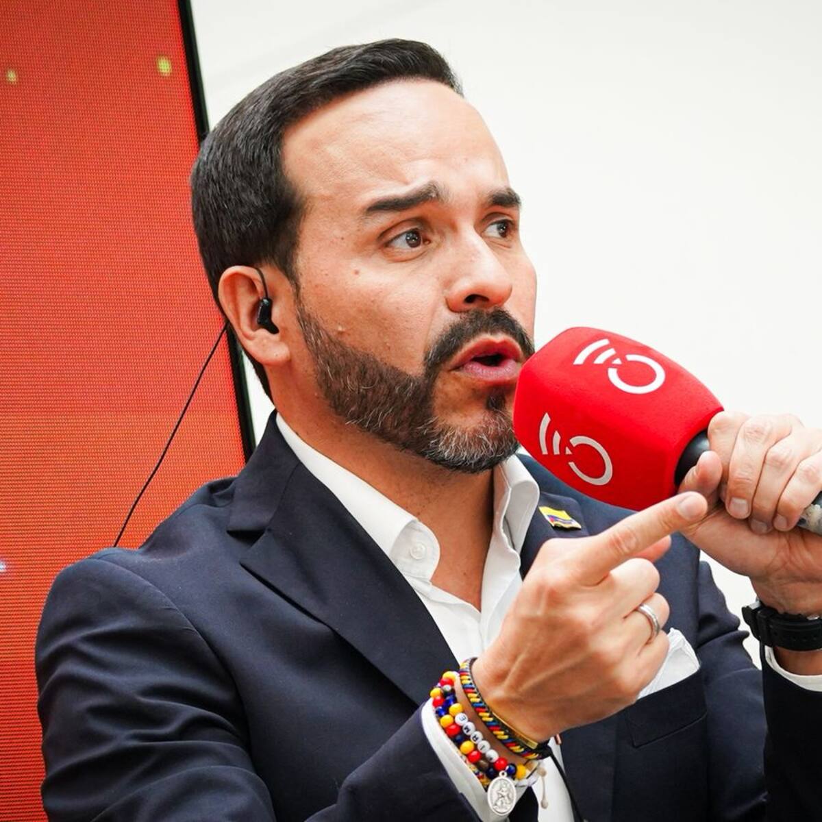 De la Espriella propone fumigación con bioherbicidas y bombardeo de campamentos narcoterroristas