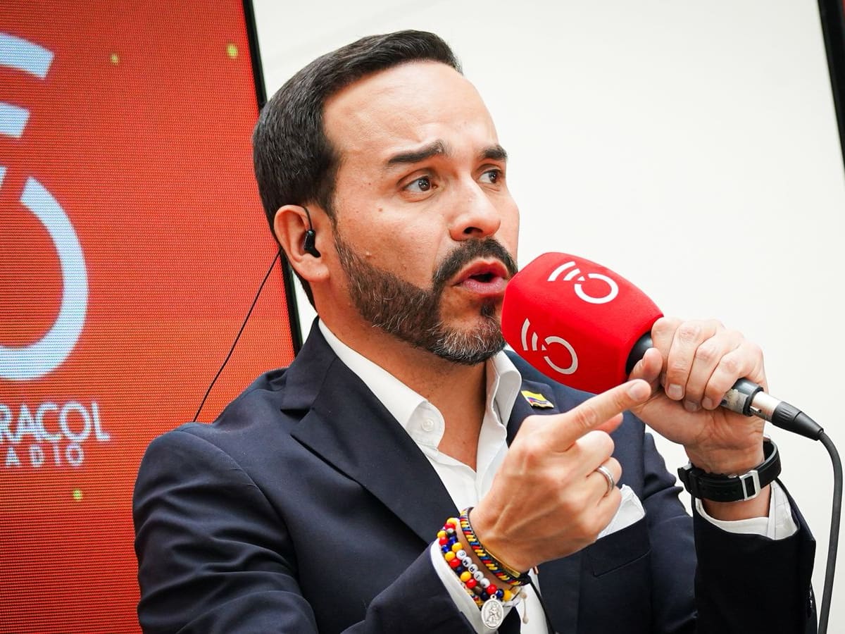 De la Espriella propone fumigación con bioherbicidas y bombardeo de campamentos narcoterroristas