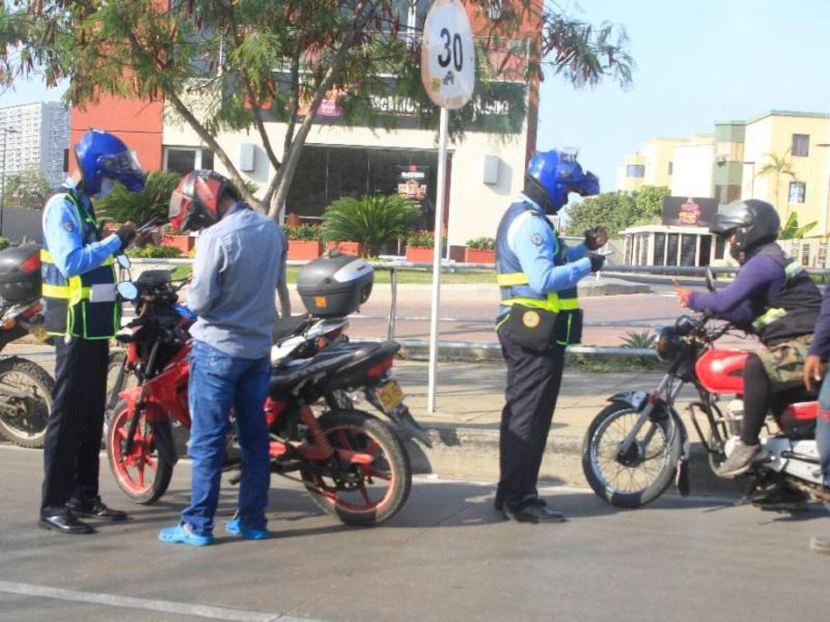 Motociclista arrolló a agente de tránsito durante puesto de control en Cartagena