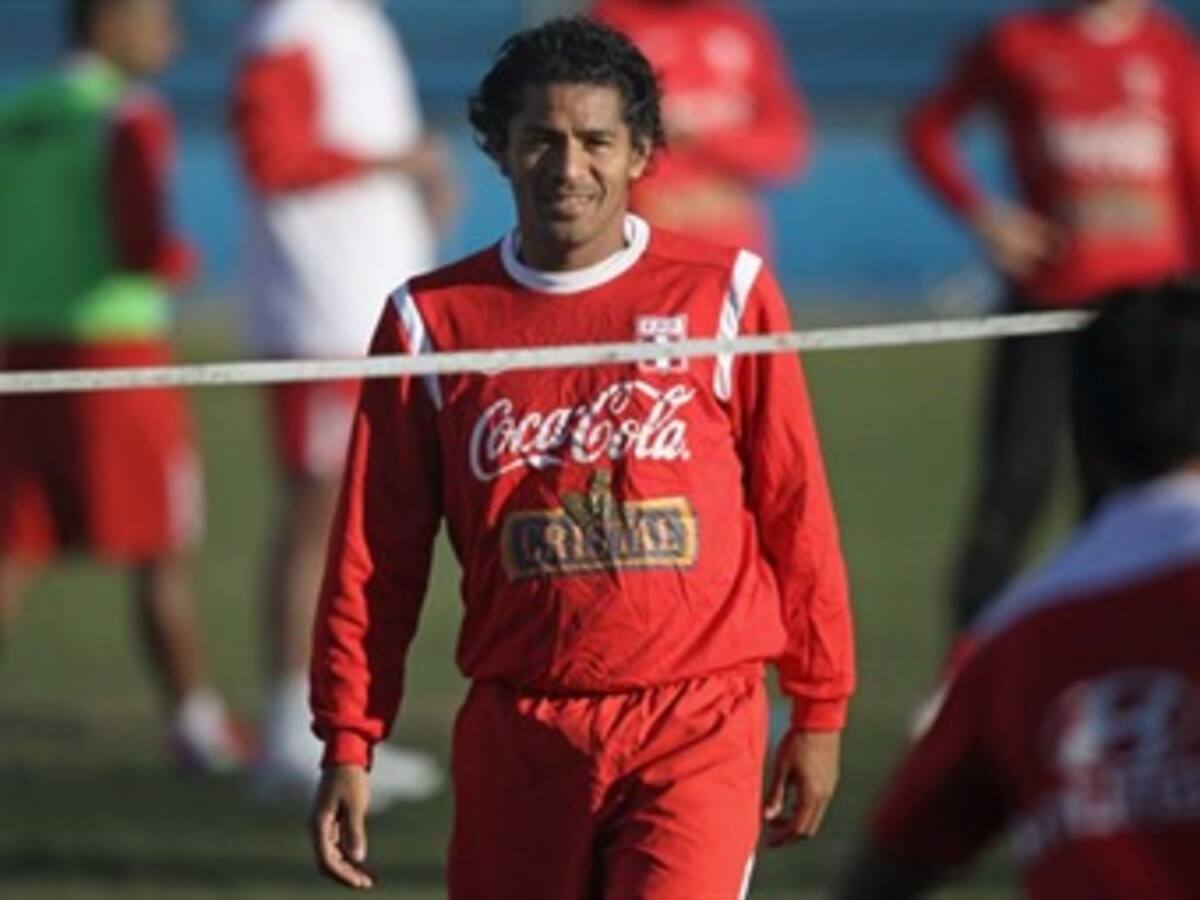 Santiago Acasiete duda en Perú para enfrentar a Colombia