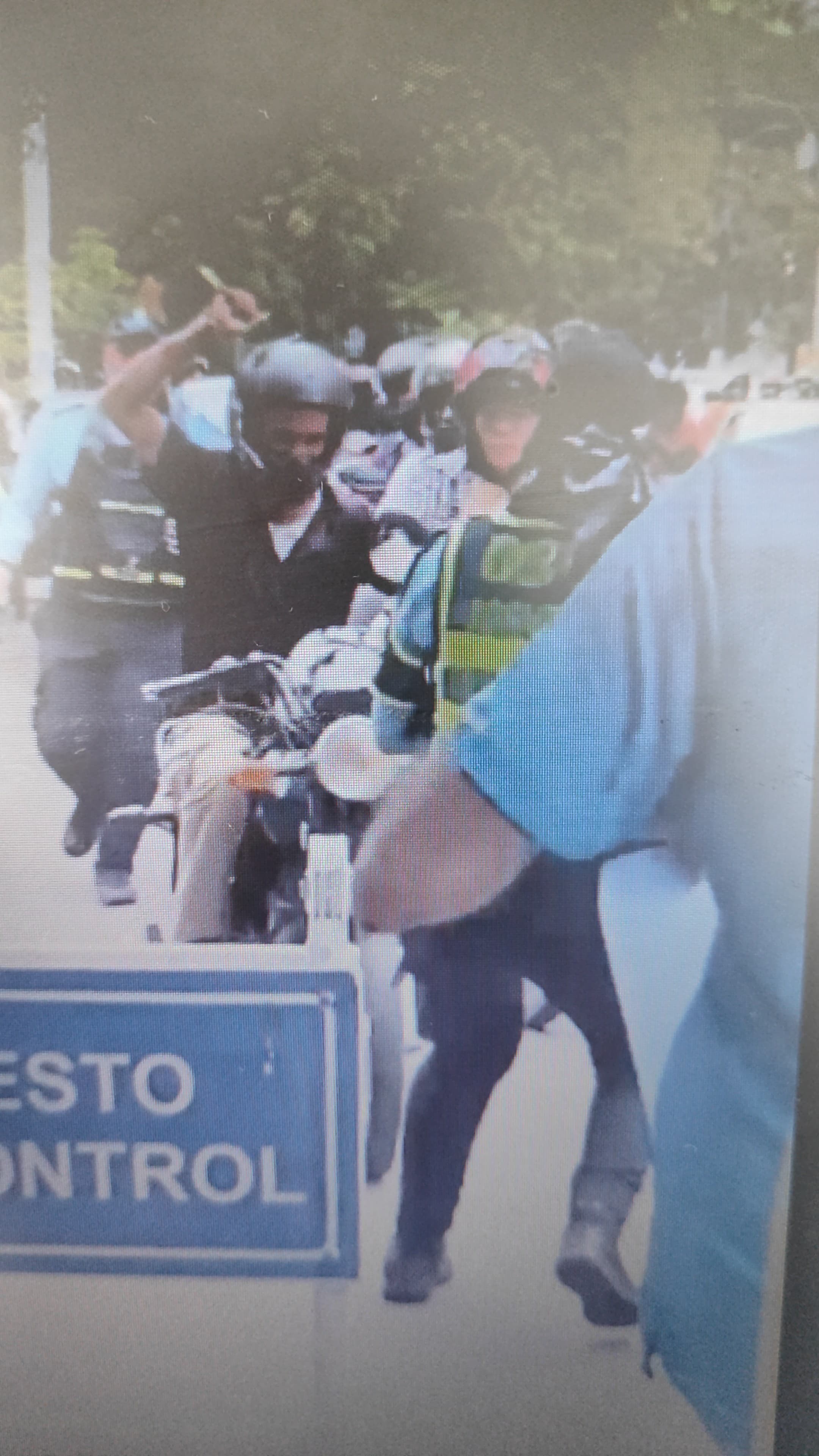 Cinco agentes de transito terminaron heridos en centros asistenciales