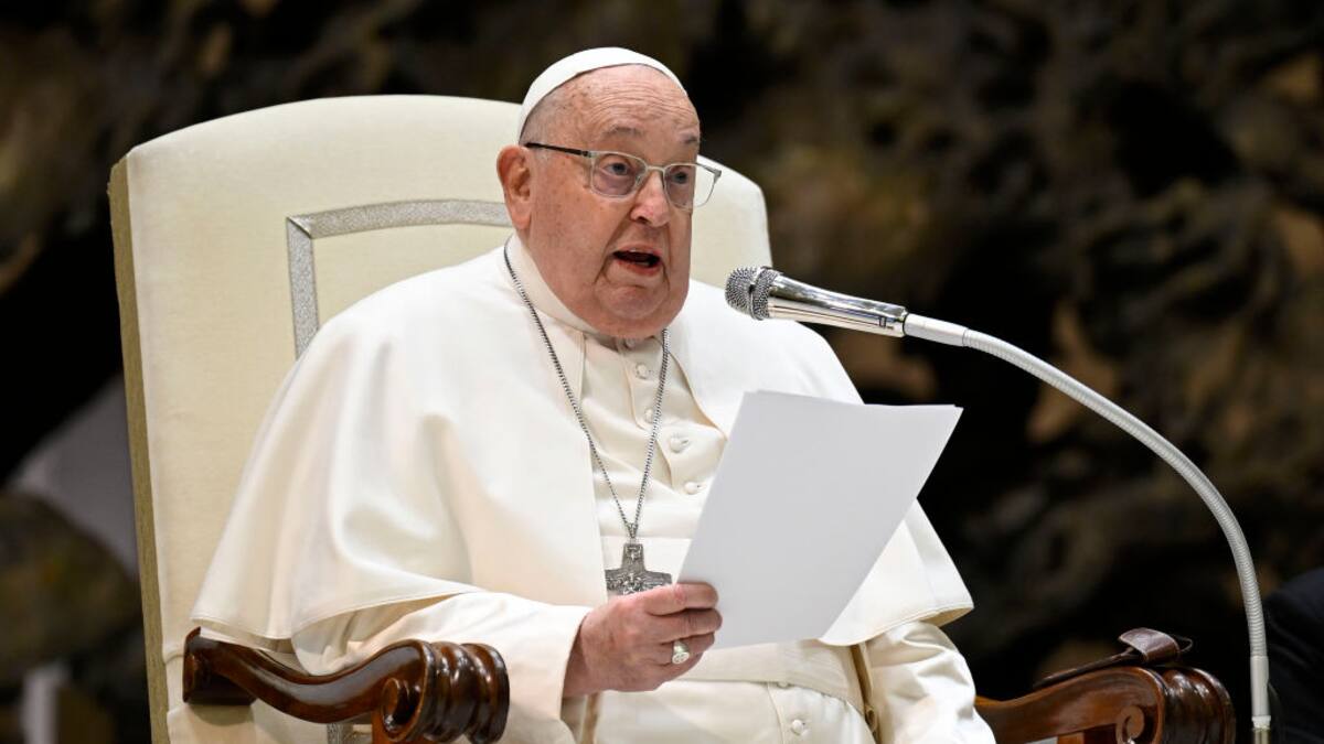 Vaticano: papa Francisco presenta una ligera mejoría