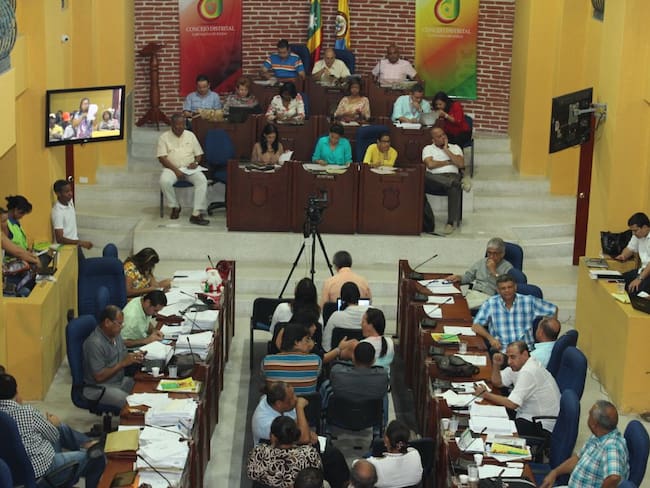Malestar en el Concejo de Cartagena por cables eléctricos en la Perimetral