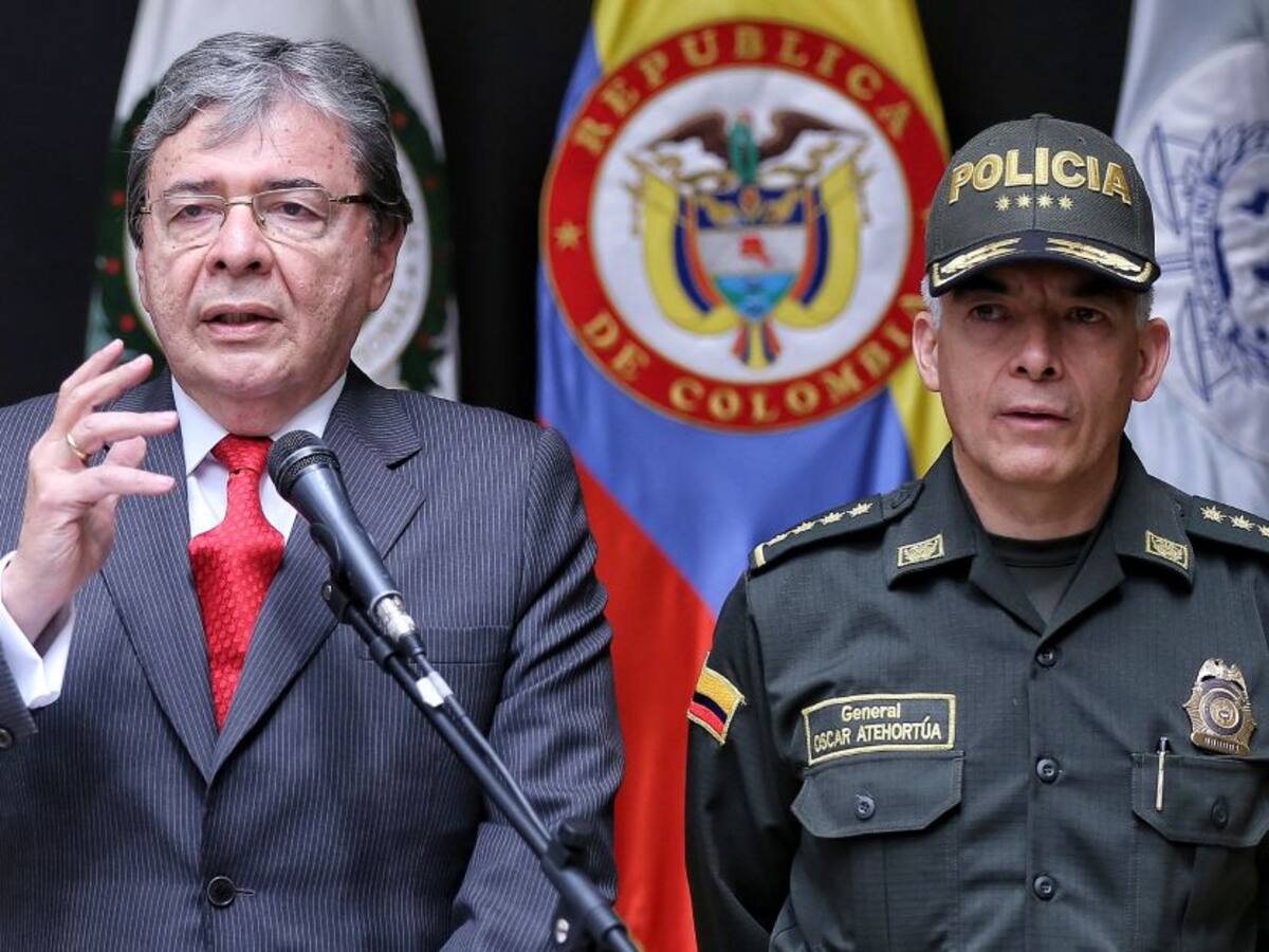 Pese a investigaciones, general Atehortúa se queda en la Policía