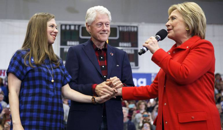 Los Clinton en un evento in Cedar Rapids.