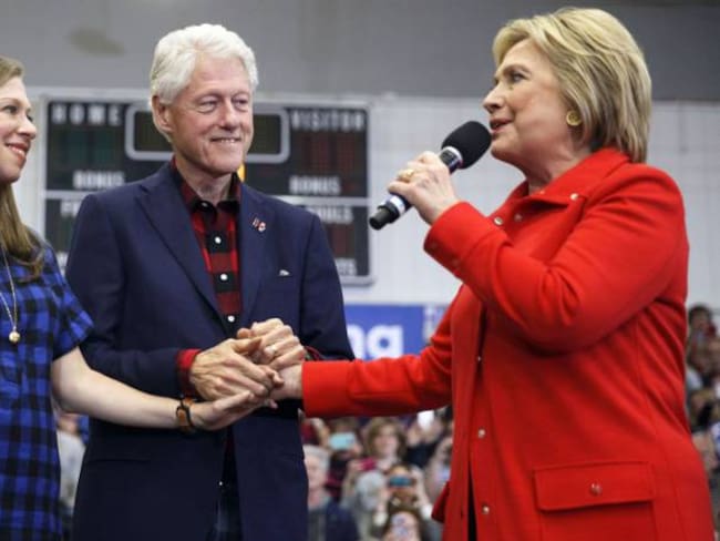 Los Clinton en un evento in Cedar Rapids.