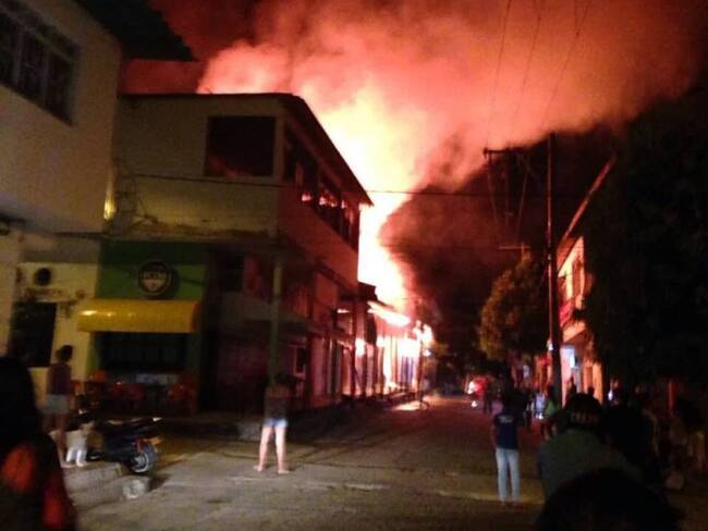 Incendio en Agua De Dios, Cundinamarca deja seis edificaciones afectadas