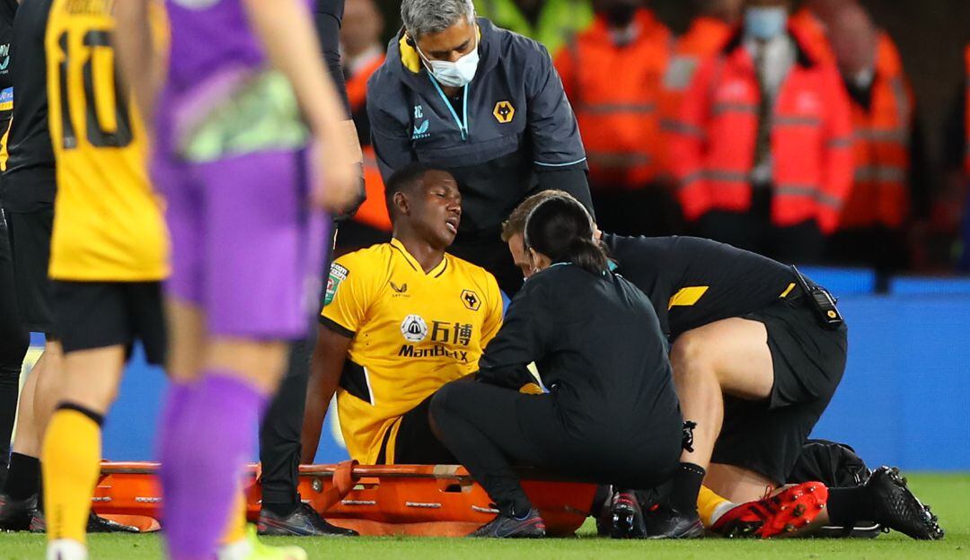 Yerson Mosquera con Wolverhampton ante Tottenham en 2021